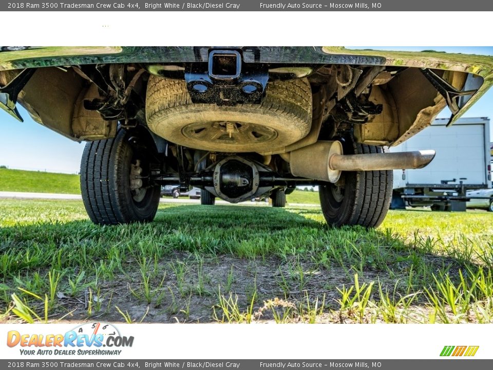 2018 Ram 3500 Tradesman Crew Cab 4x4 Bright White / Black/Diesel Gray Photo #13