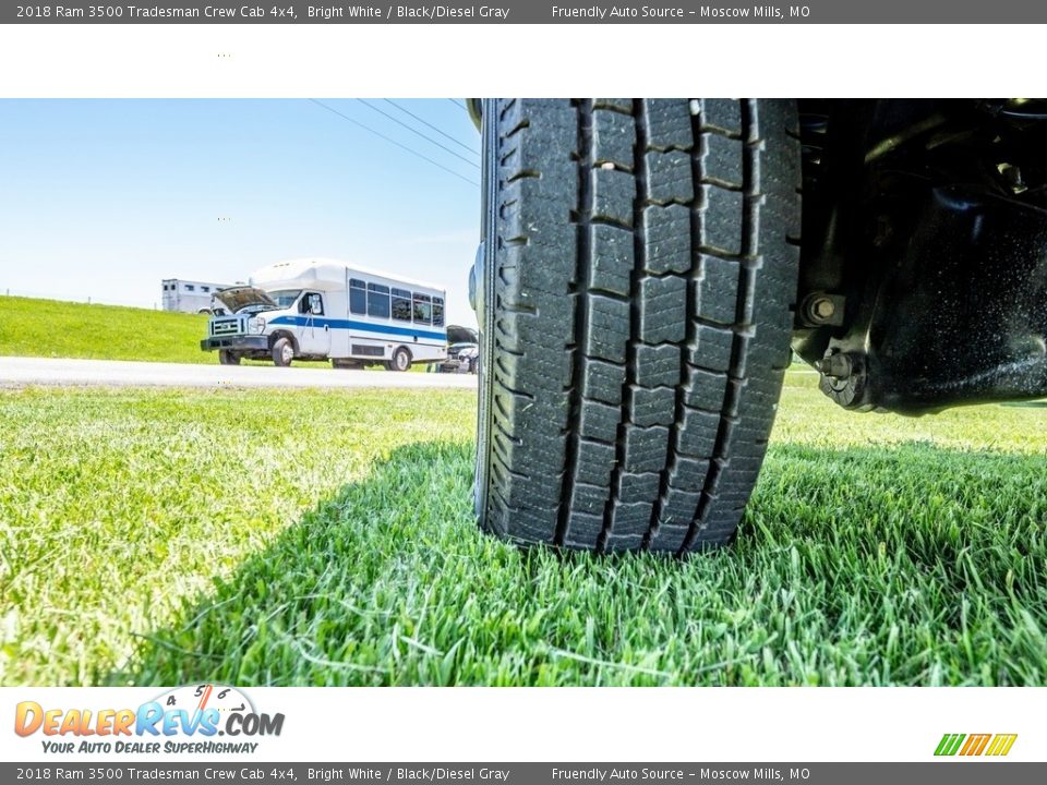 2018 Ram 3500 Tradesman Crew Cab 4x4 Bright White / Black/Diesel Gray Photo #15