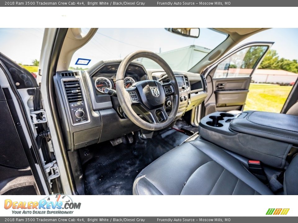 2018 Ram 3500 Tradesman Crew Cab 4x4 Bright White / Black/Diesel Gray Photo #19