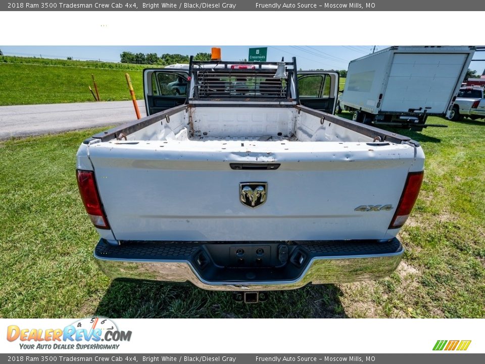 2018 Ram 3500 Tradesman Crew Cab 4x4 Bright White / Black/Diesel Gray Photo #21