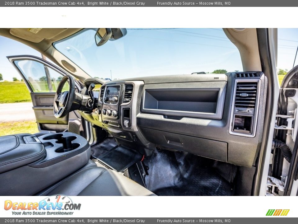 2018 Ram 3500 Tradesman Crew Cab 4x4 Bright White / Black/Diesel Gray Photo #23