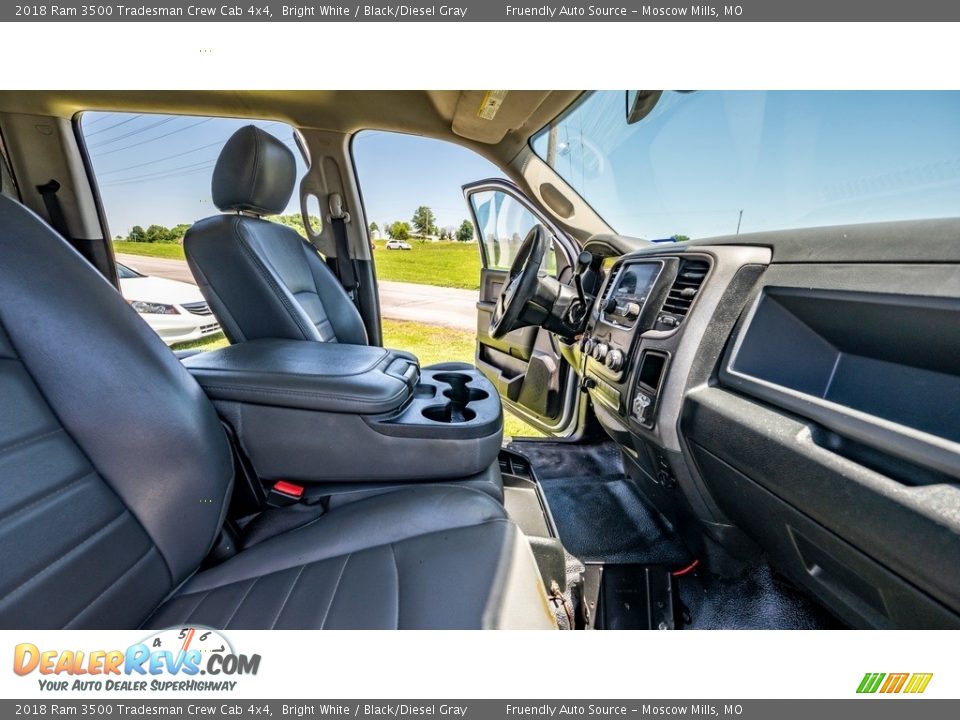 2018 Ram 3500 Tradesman Crew Cab 4x4 Bright White / Black/Diesel Gray Photo #24