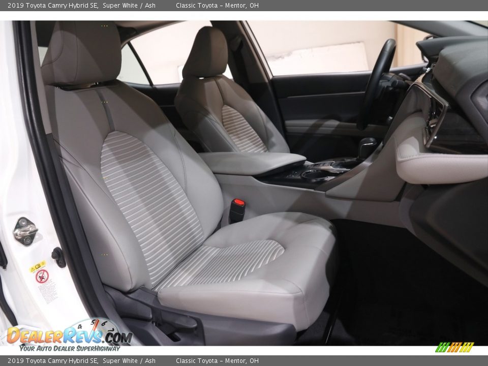 2019 Toyota Camry Hybrid SE Super White / Ash Photo #14