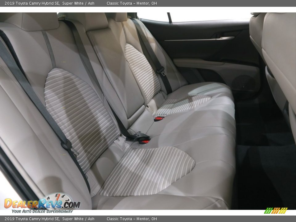 2019 Toyota Camry Hybrid SE Super White / Ash Photo #15