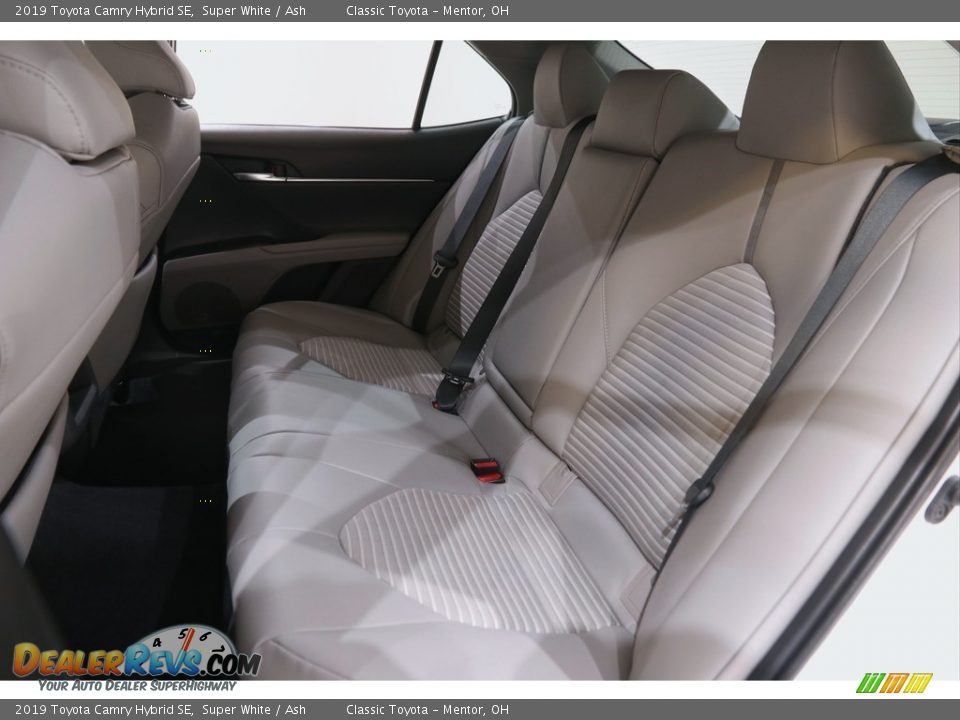 2019 Toyota Camry Hybrid SE Super White / Ash Photo #16