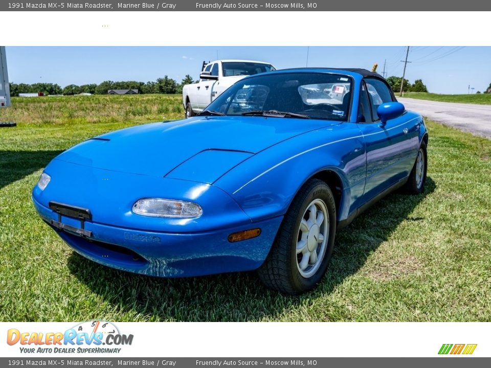 Front 3/4 View of 1991 Mazda MX-5 Miata Roadster Photo #8