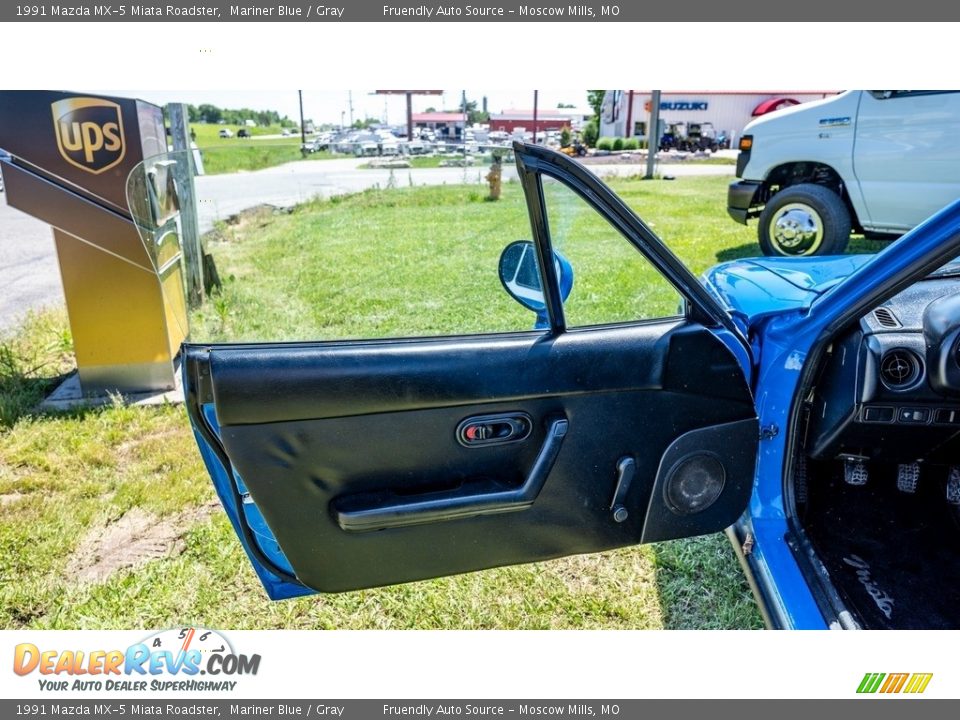 Door Panel of 1991 Mazda MX-5 Miata Roadster Photo #20