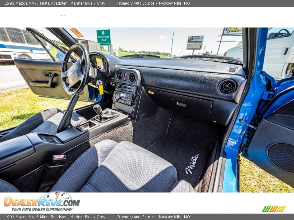 Dashboard of 1991 Mazda MX-5 Miata Roadster Photo #22