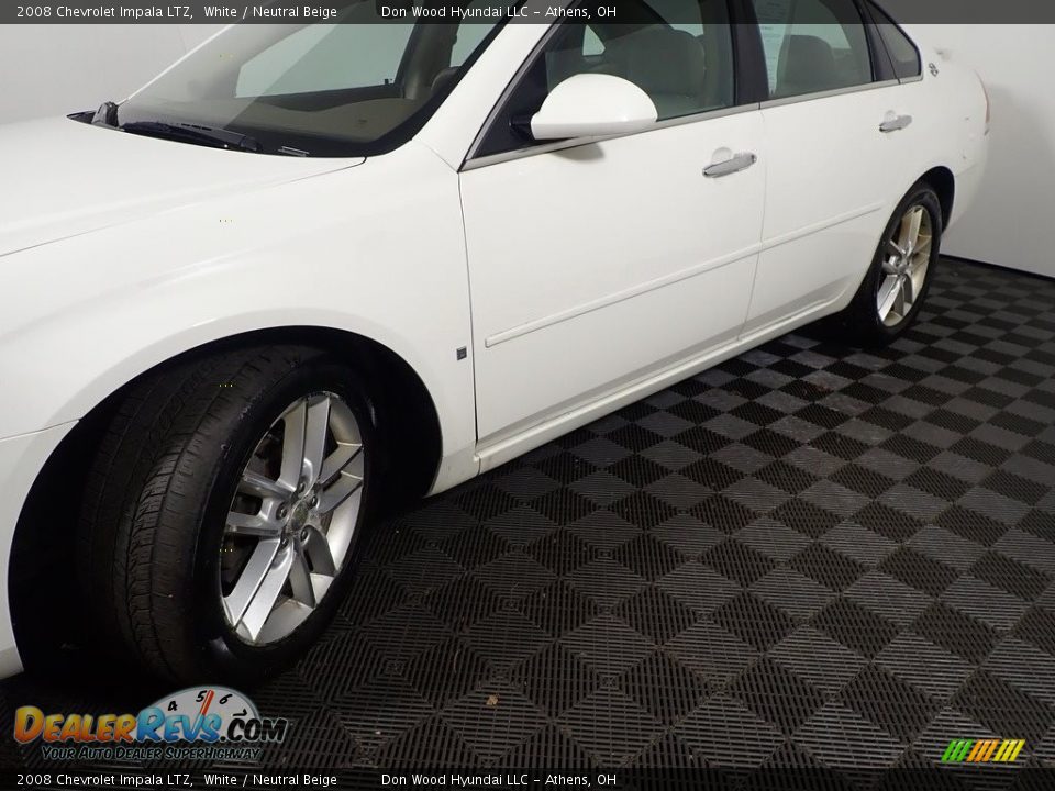 2008 Chevrolet Impala LTZ White / Neutral Beige Photo #9