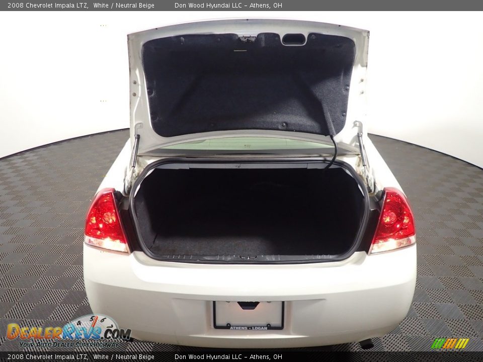 2008 Chevrolet Impala LTZ White / Neutral Beige Photo #12