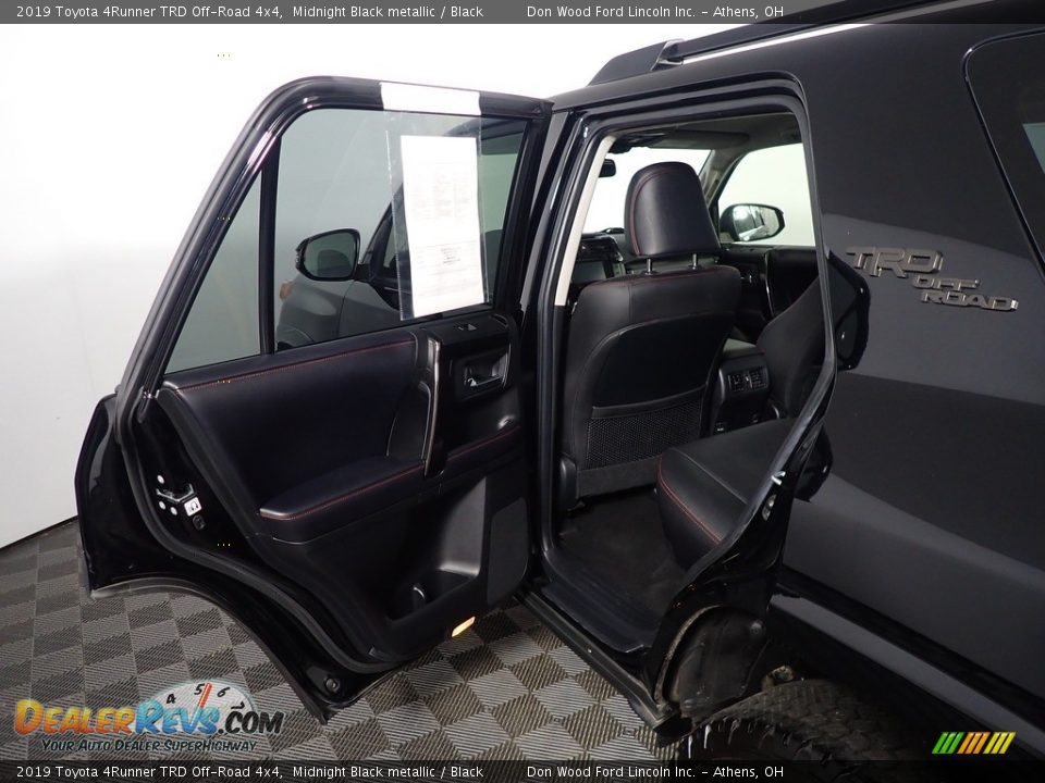 2019 Toyota 4Runner TRD Off-Road 4x4 Midnight Black metallic / Black Photo #36