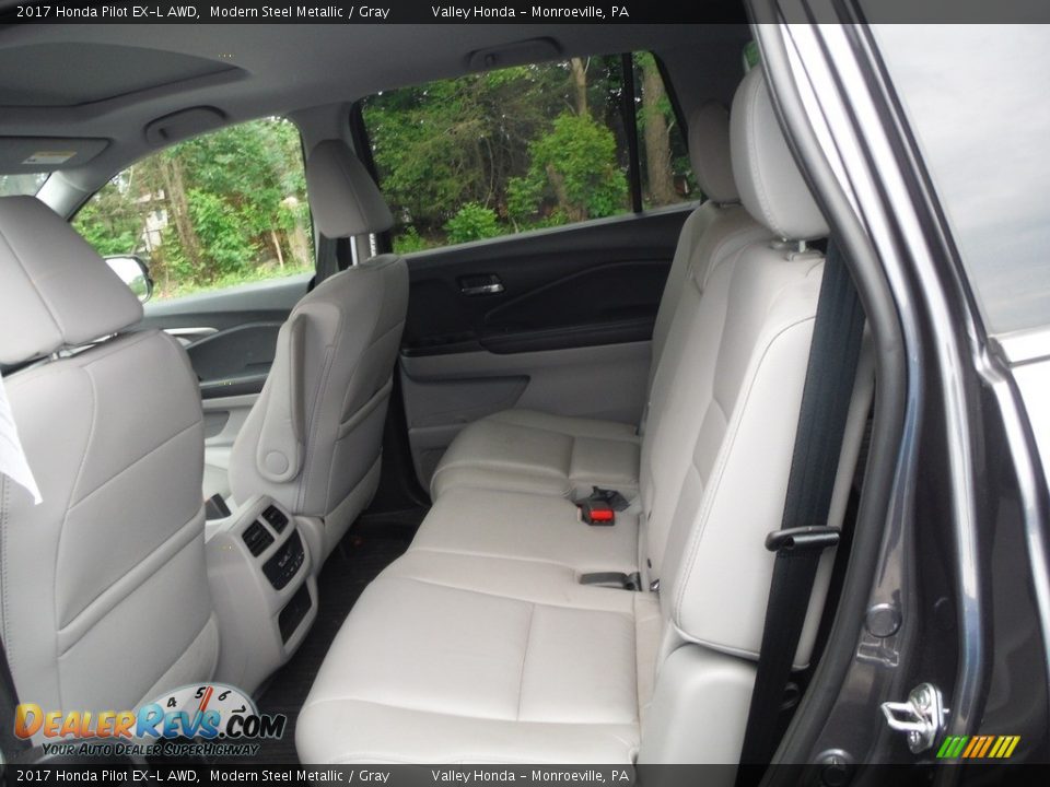 2017 Honda Pilot EX-L AWD Modern Steel Metallic / Gray Photo #19