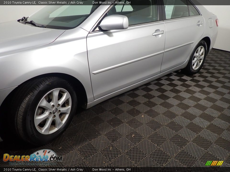 2010 Toyota Camry LE Classic Silver Metallic / Ash Gray Photo #9