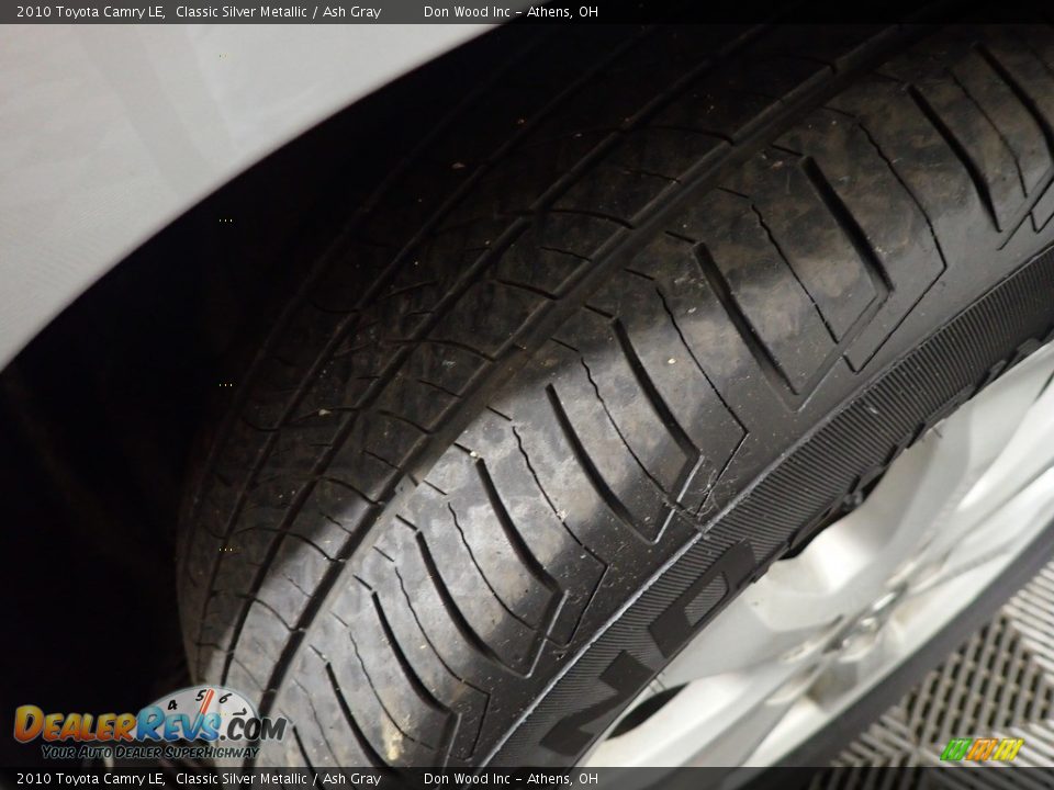 2010 Toyota Camry LE Classic Silver Metallic / Ash Gray Photo #19