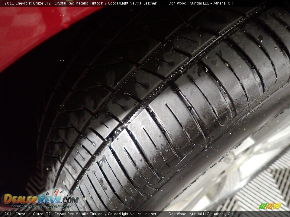 2011 Chevrolet Cruze LTZ Crystal Red Metallic Tintcoat / Cocoa/Light Neutral Leather Photo #20