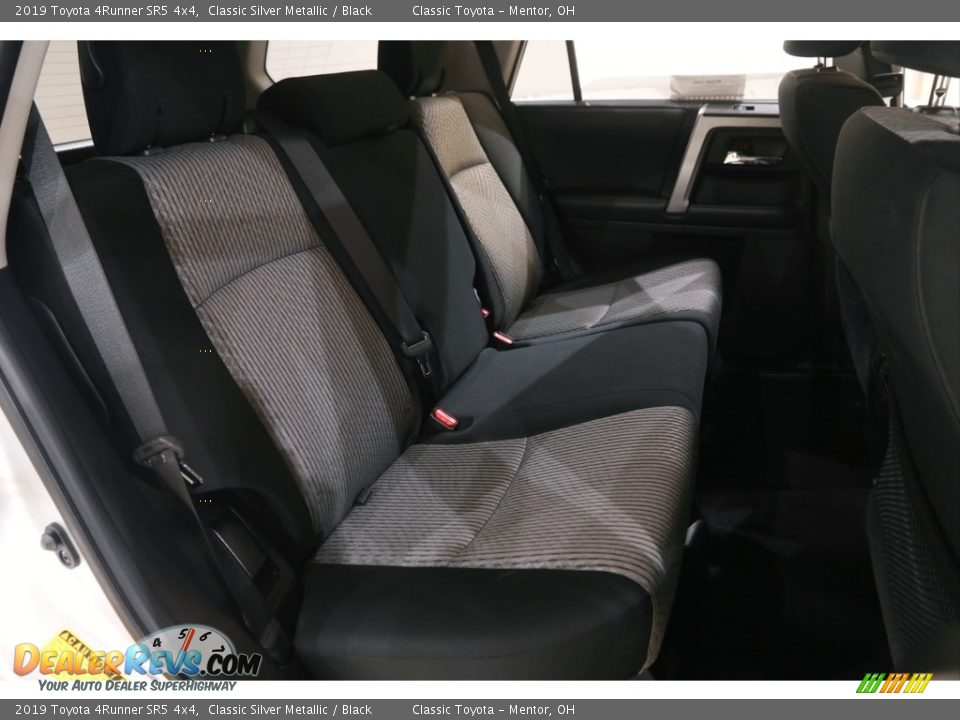 2019 Toyota 4Runner SR5 4x4 Classic Silver Metallic / Black Photo #16
