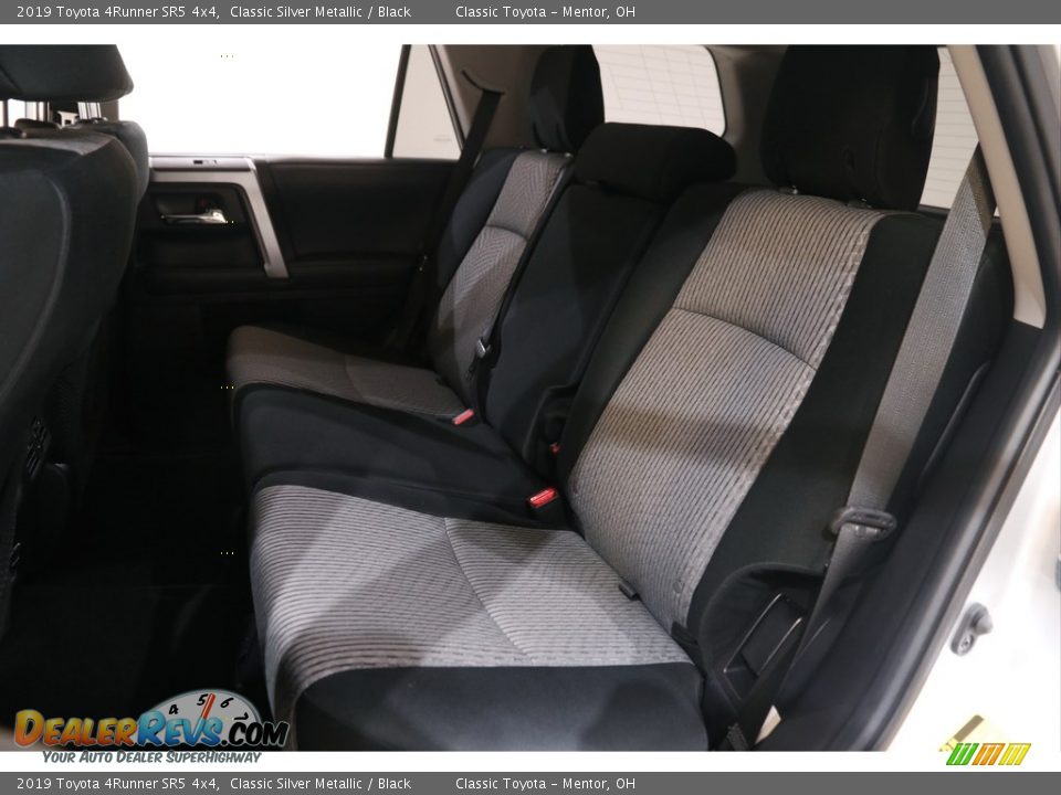 2019 Toyota 4Runner SR5 4x4 Classic Silver Metallic / Black Photo #17
