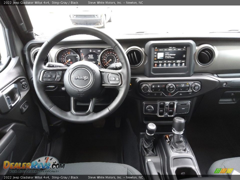 Dashboard of 2022 Jeep Gladiator Willys 4x4 Photo #18