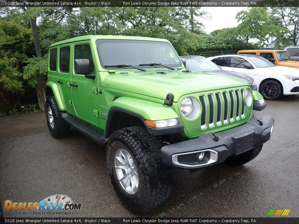 Front 3/4 View of 2018 Jeep Wrangler Unlimited Sahara 4x4 Photo #3