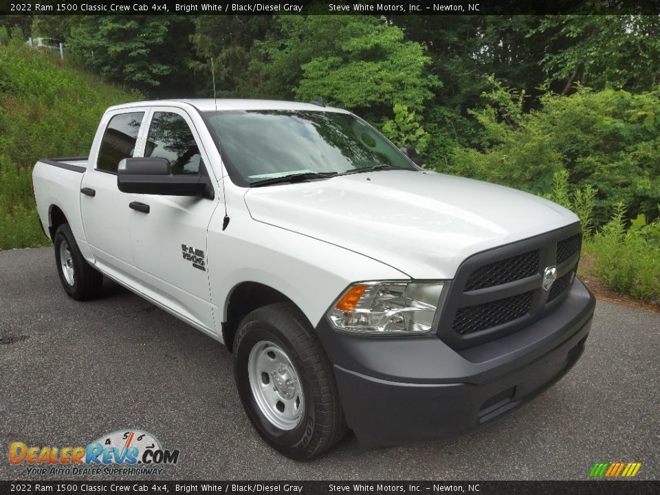Front 3/4 View of 2022 Ram 1500 Classic Crew Cab 4x4 Photo #4