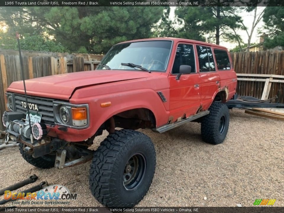 Front 3/4 View of 1986 Toyota Land Cruiser FJ60 Photo #1