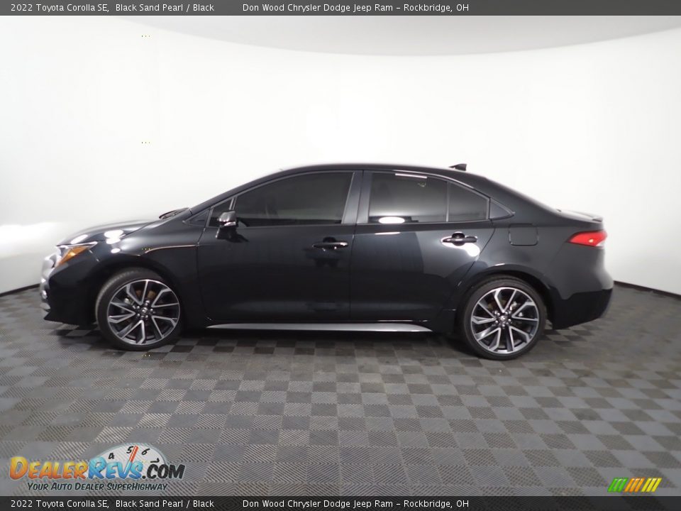 2022 Toyota Corolla SE Black Sand Pearl / Black Photo #6