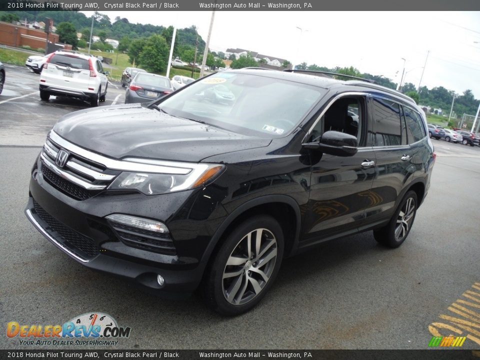 Front 3/4 View of 2018 Honda Pilot Touring AWD Photo #5