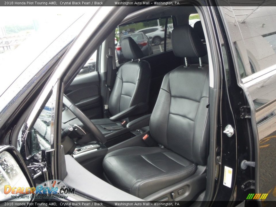 2018 Honda Pilot Touring AWD Crystal Black Pearl / Black Photo #18