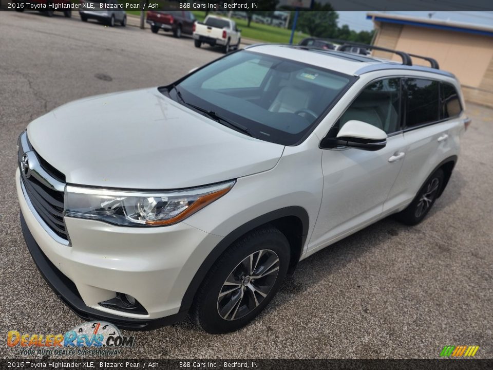 2016 Toyota Highlander XLE Blizzard Pearl / Ash Photo #5