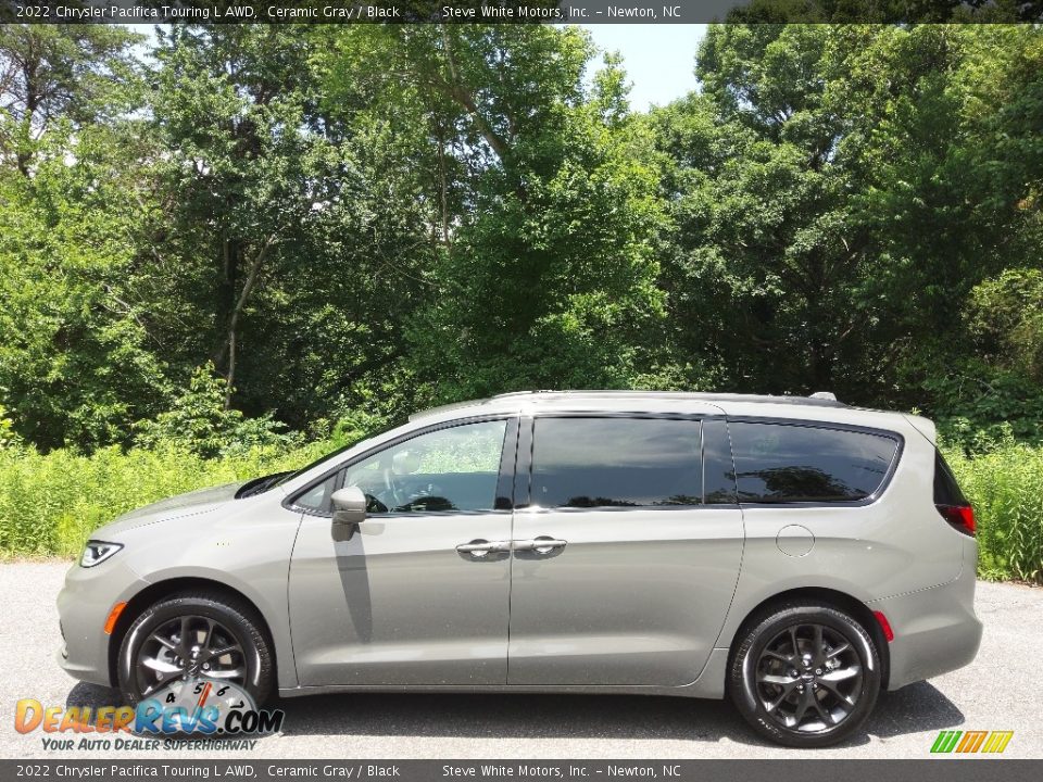 2022 Chrysler Pacifica Touring L AWD Ceramic Gray / Black Photo #1