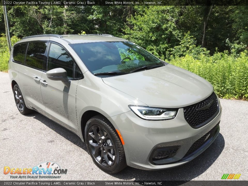 2022 Chrysler Pacifica Touring L AWD Ceramic Gray / Black Photo #4