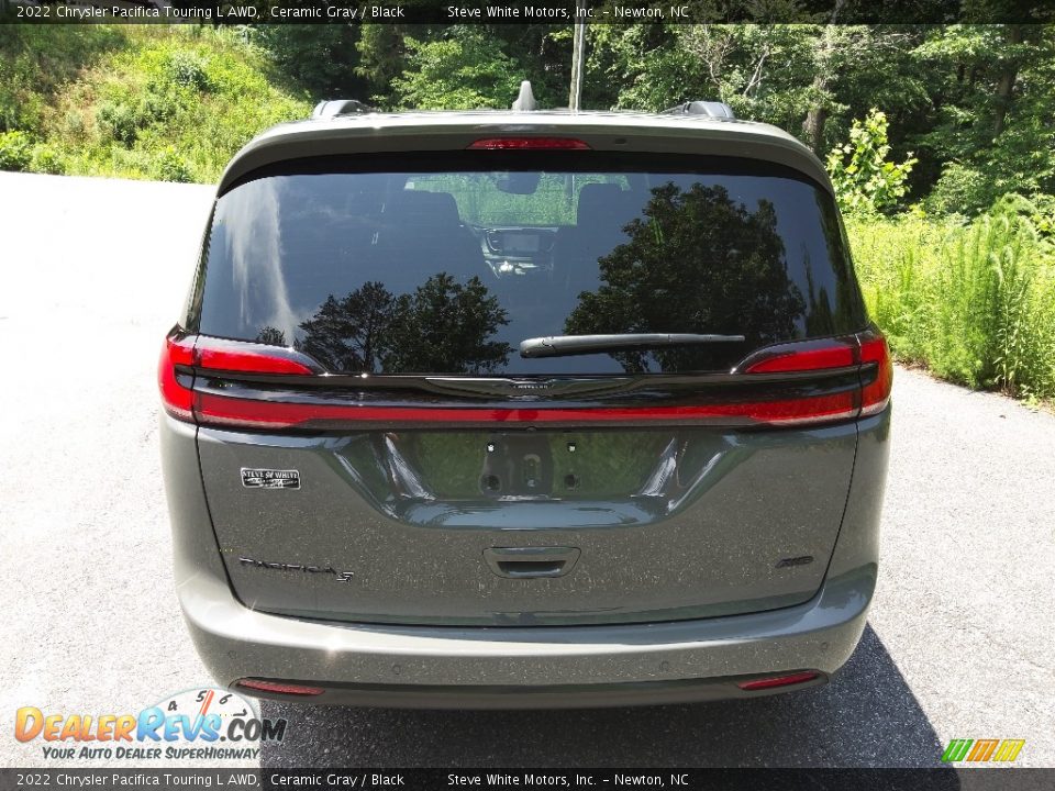 2022 Chrysler Pacifica Touring L AWD Ceramic Gray / Black Photo #7