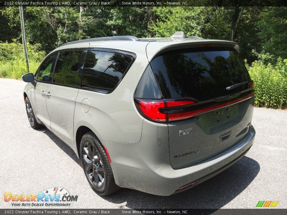 2022 Chrysler Pacifica Touring L AWD Ceramic Gray / Black Photo #8