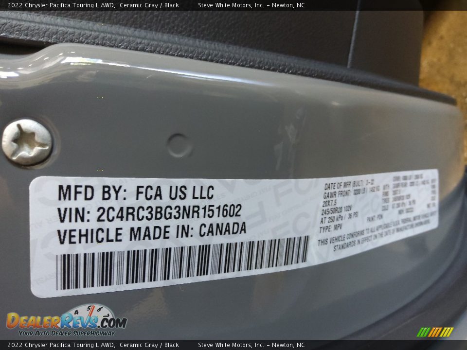 2022 Chrysler Pacifica Touring L AWD Ceramic Gray / Black Photo #30