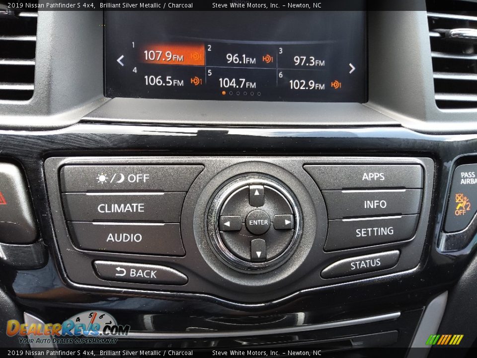 Controls of 2019 Nissan Pathfinder S 4x4 Photo #25