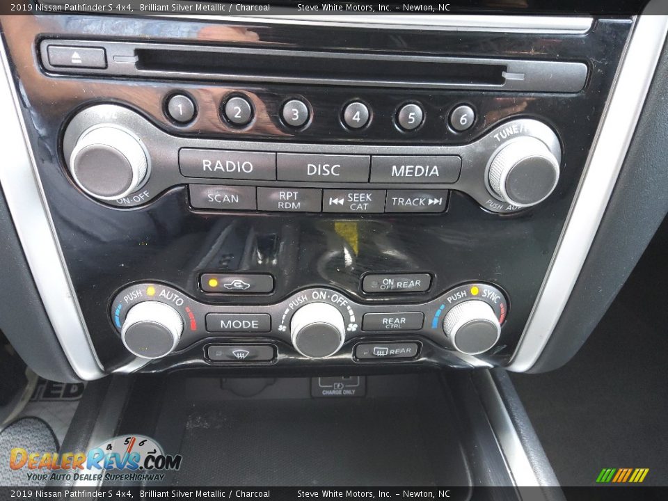 Controls of 2019 Nissan Pathfinder S 4x4 Photo #26