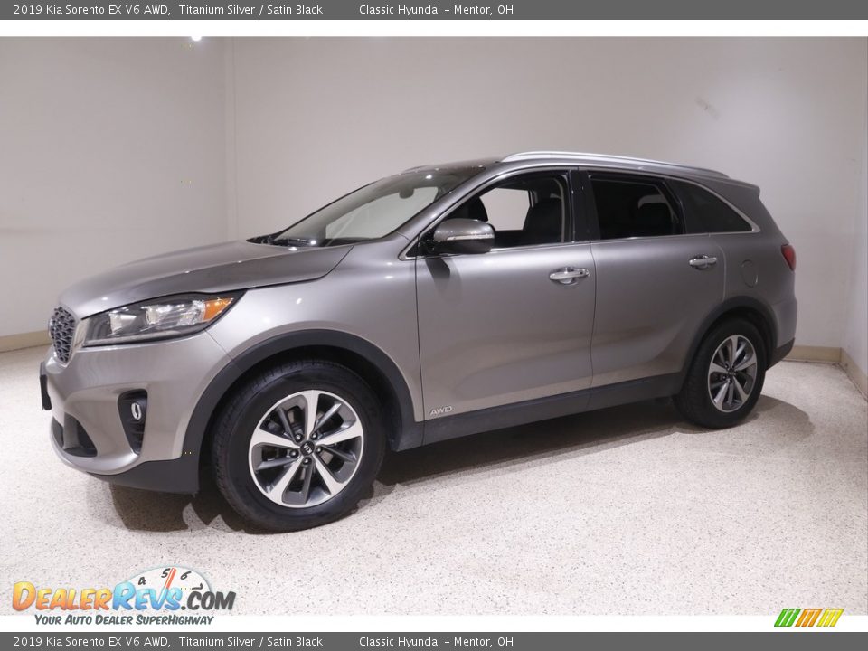 Front 3/4 View of 2019 Kia Sorento EX V6 AWD Photo #3