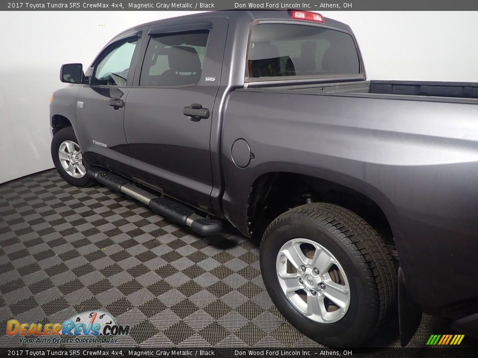 2017 Toyota Tundra SR5 CrewMax 4x4 Magnetic Gray Metallic / Black Photo #17