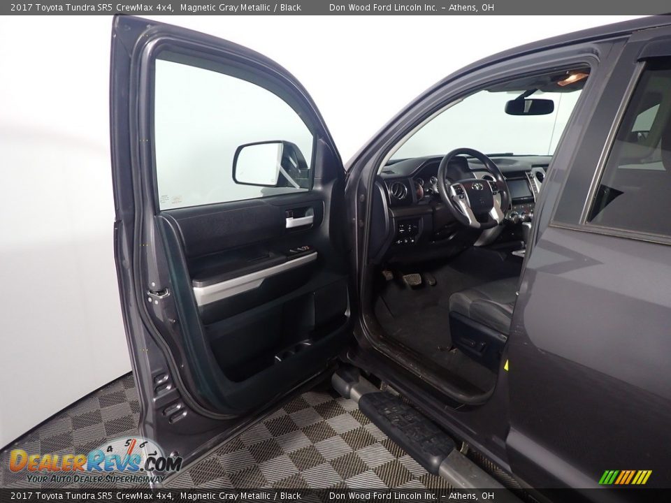 2017 Toyota Tundra SR5 CrewMax 4x4 Magnetic Gray Metallic / Black Photo #19