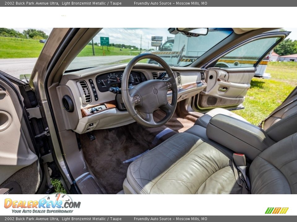 Taupe Interior - 2002 Buick Park Avenue Ultra Photo #19