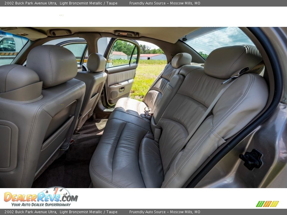 Rear Seat of 2002 Buick Park Avenue Ultra Photo #20