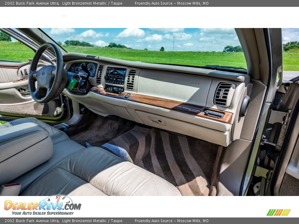 Dashboard of 2002 Buick Park Avenue Ultra Photo #23