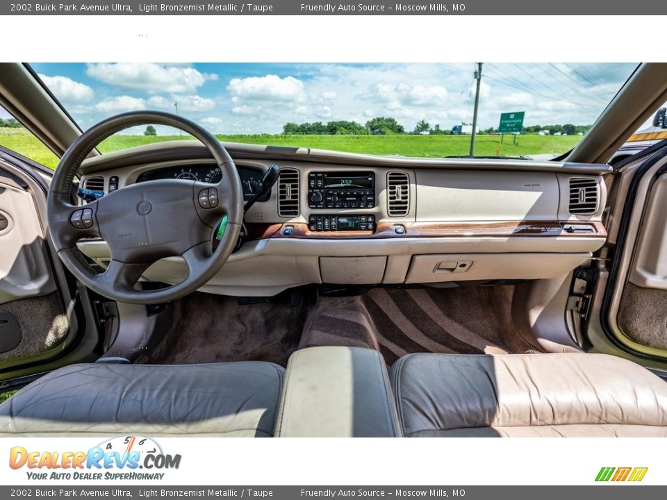 Dashboard of 2002 Buick Park Avenue Ultra Photo #26