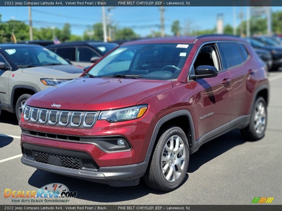 2022 Jeep Compass Latitude 4x4 Velvet Red Pearl / Black Photo #1