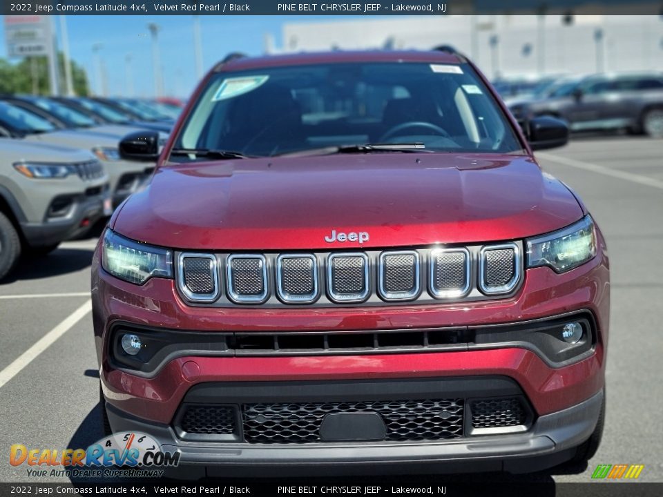 2022 Jeep Compass Latitude 4x4 Velvet Red Pearl / Black Photo #2