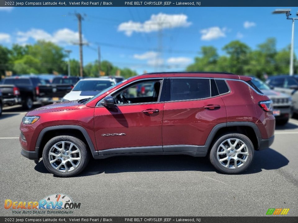 2022 Jeep Compass Latitude 4x4 Velvet Red Pearl / Black Photo #6