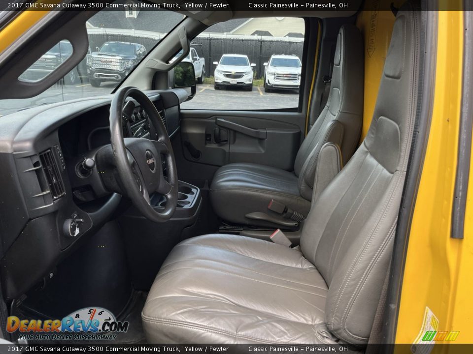 Front Seat of 2017 GMC Savana Cutaway 3500 Commercial Moving Truck Photo #7