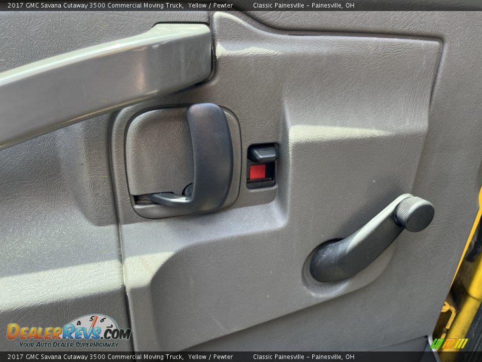 Door Panel of 2017 GMC Savana Cutaway 3500 Commercial Moving Truck Photo #10