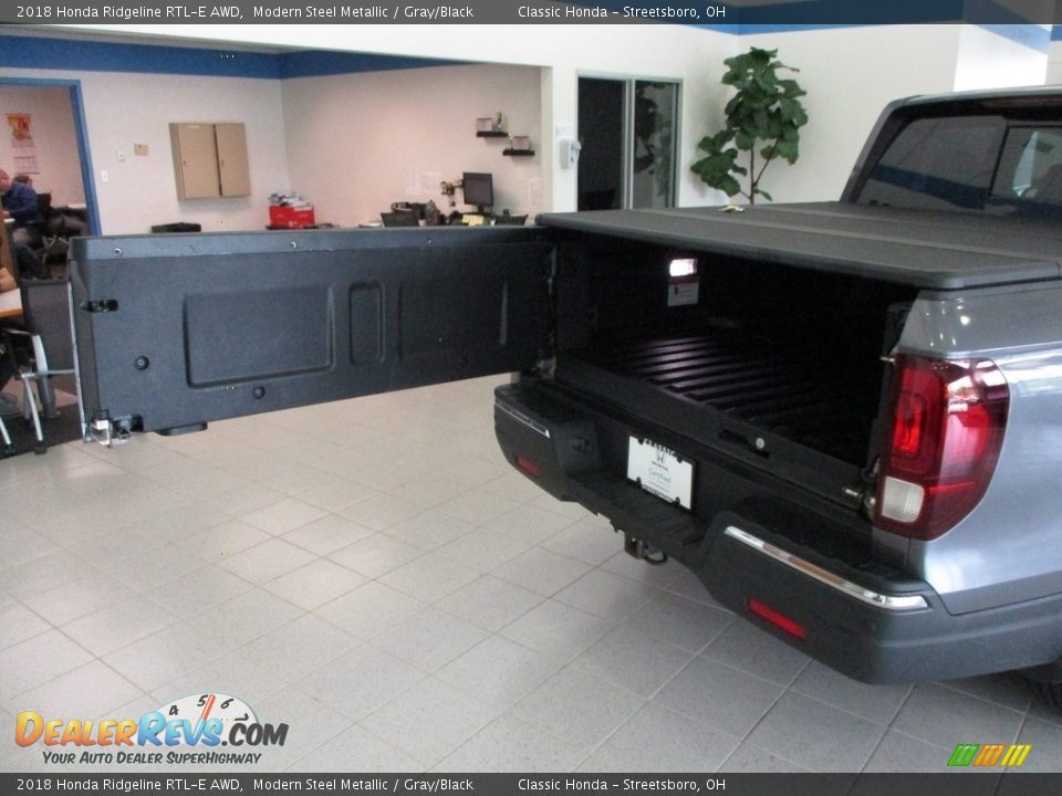 2018 Honda Ridgeline RTL-E AWD Modern Steel Metallic / Gray/Black Photo #9