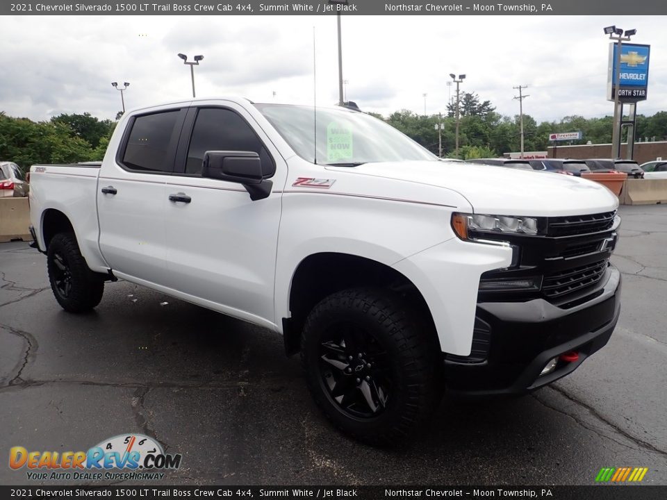 Front 3/4 View of 2021 Chevrolet Silverado 1500 LT Trail Boss Crew Cab 4x4 Photo #10